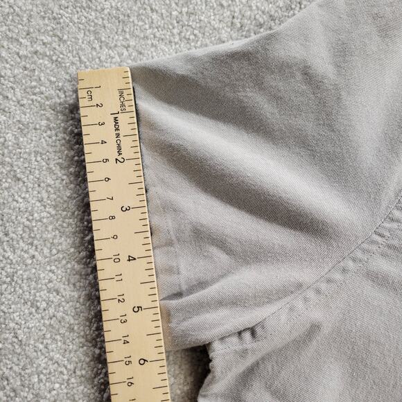 Lululemon Men’s Commission Oxford Button Up Shirt Gray Short Sleeve Medium - Picture 6 of 8